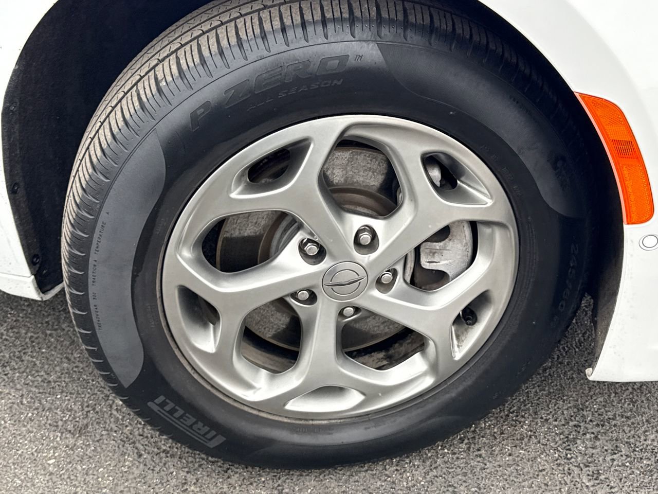 Used 2022 Chrysler Pacifica Limited image 9