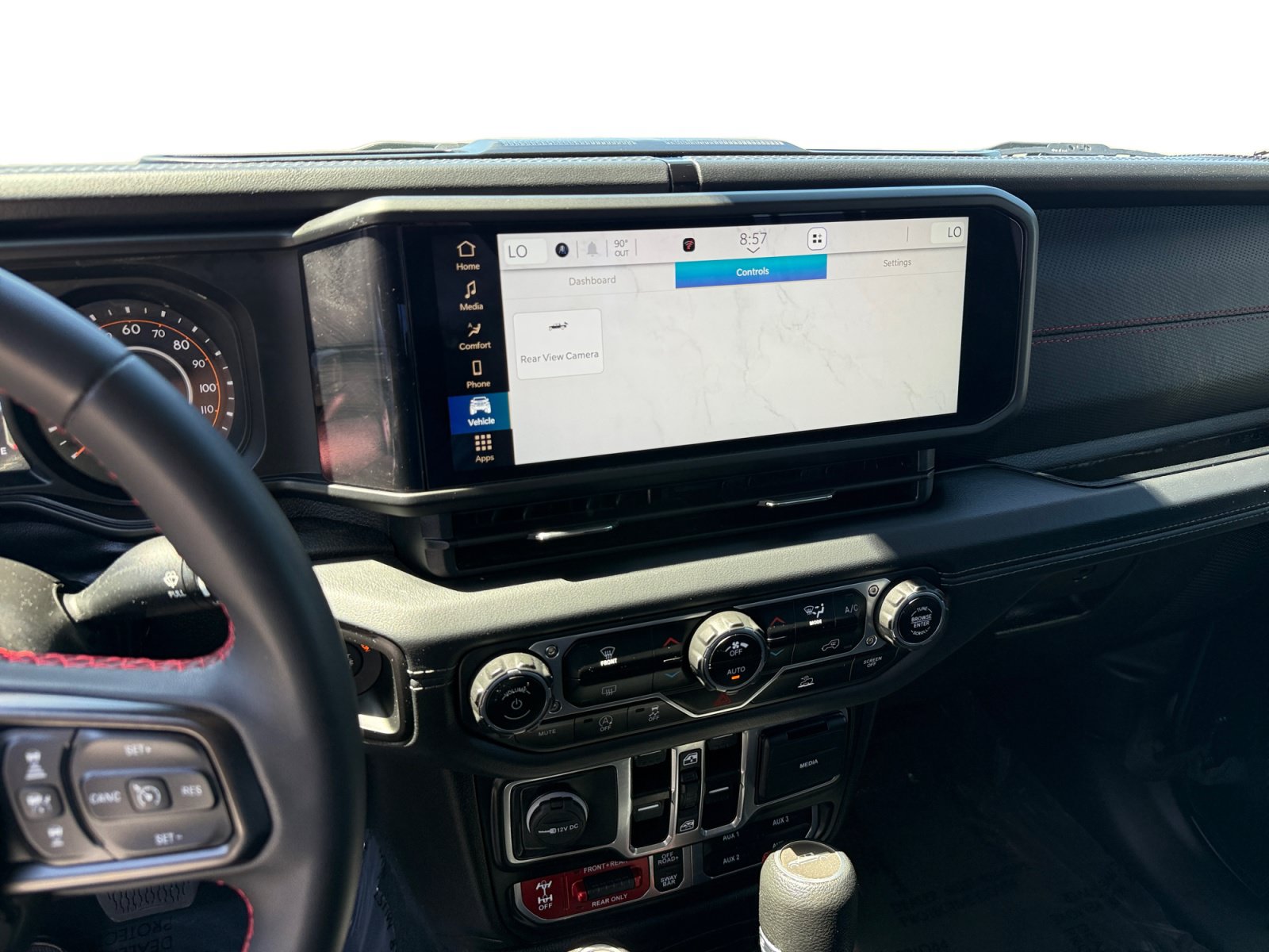 Used 2024 Jeep Gladiator Rubicon AWD/4WD image 12