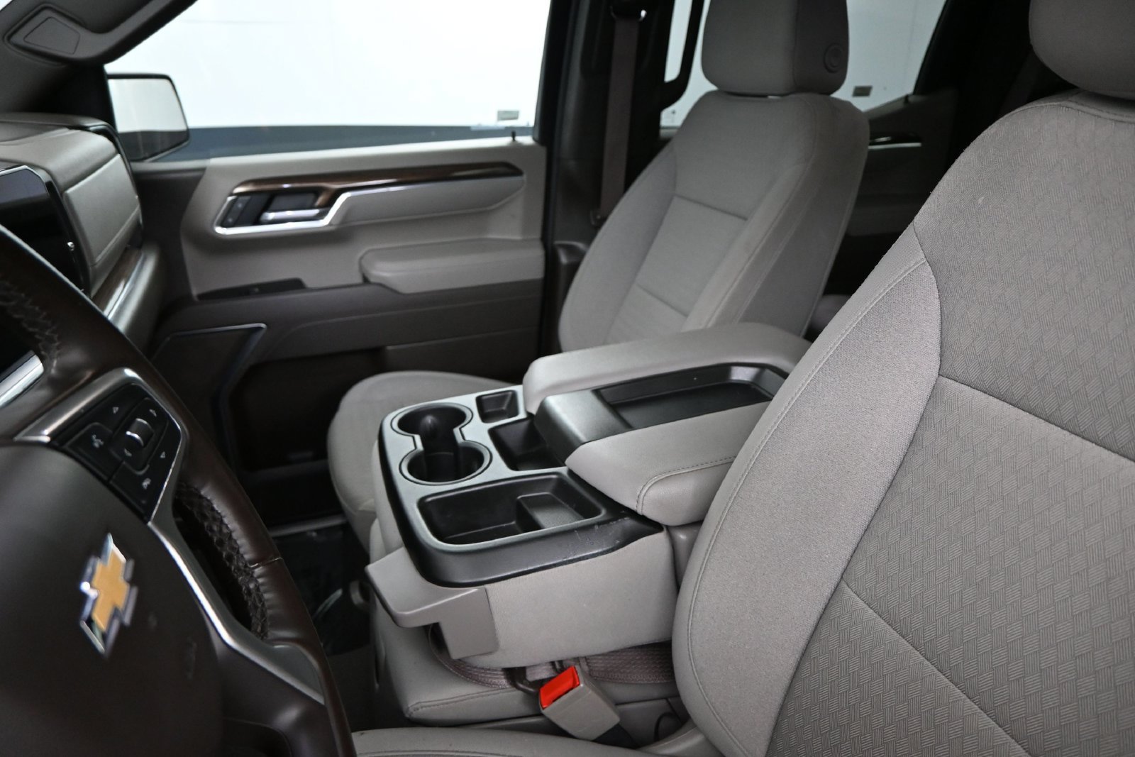 Used 2025 Chevrolet Silverado 1500 LT AWD/4WD image 10