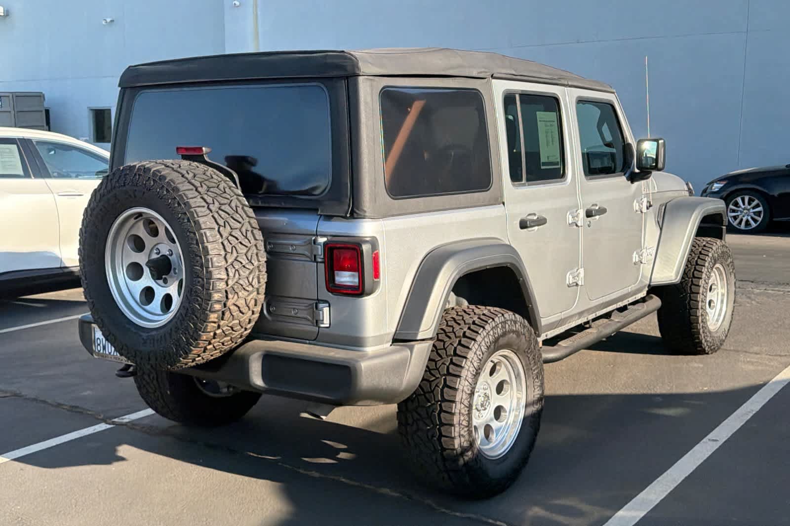 Used 2018 Jeep Wrangler Unlimited Sport AWD/4WD image 2