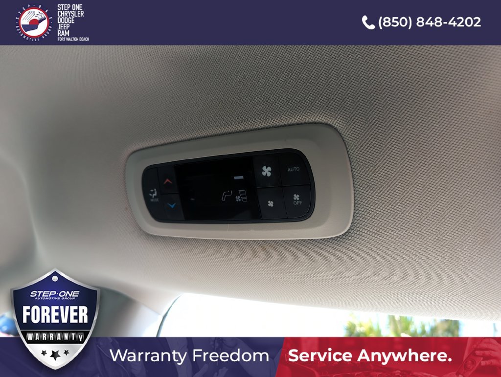 Used 2019 Chrysler Pacifica Touring Plus w/ Tire & Wheel Group FWD image 31