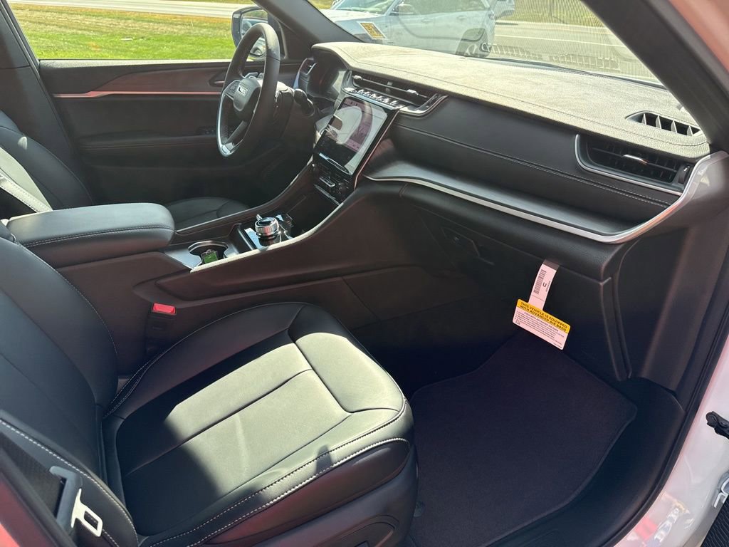New 2025 Jeep Grand Cherokee L Limited w/ Black Appearance Package image 19