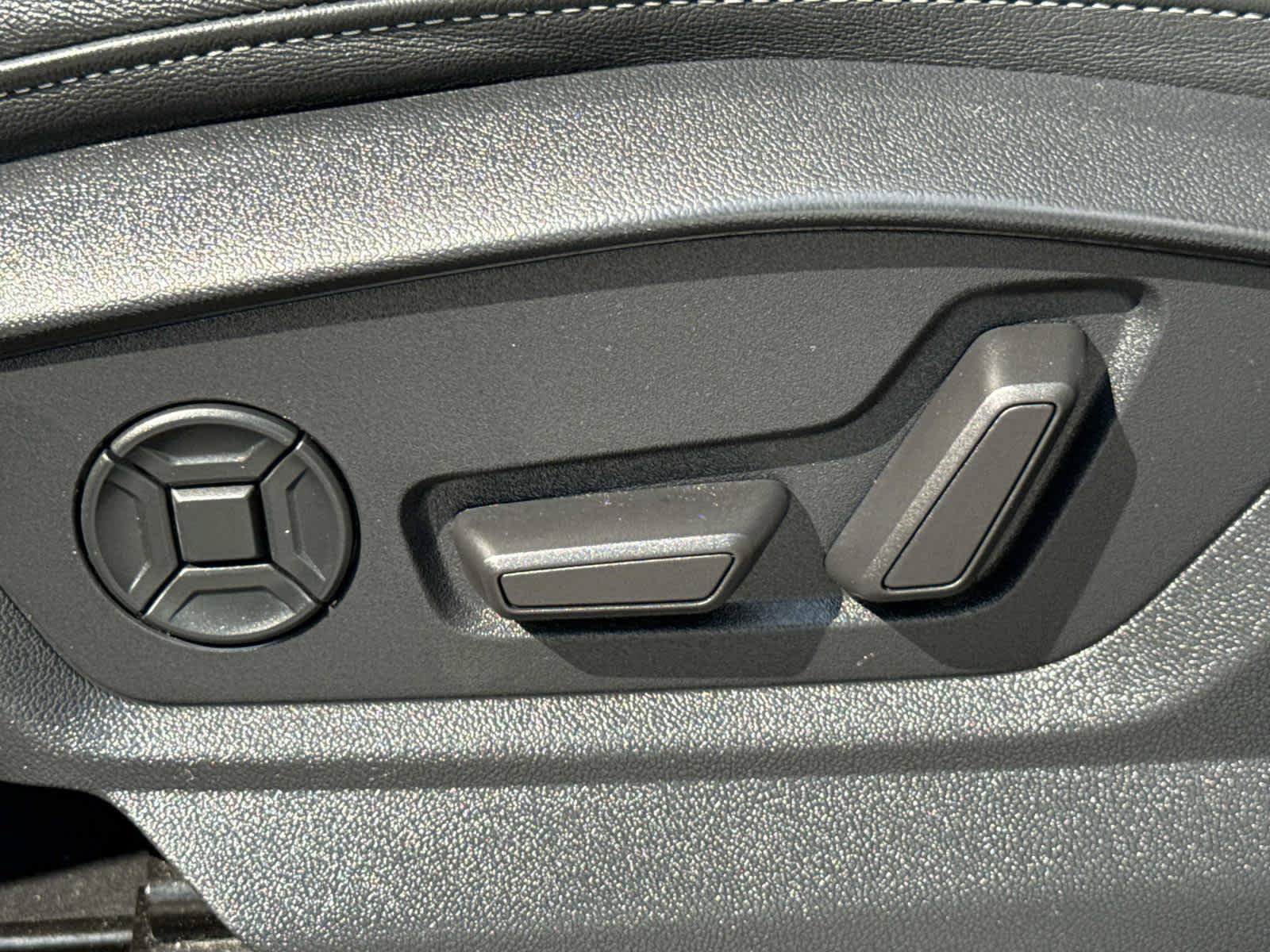 Used 2023 Audi Q8 Premium Plus AWD/4WD image 28