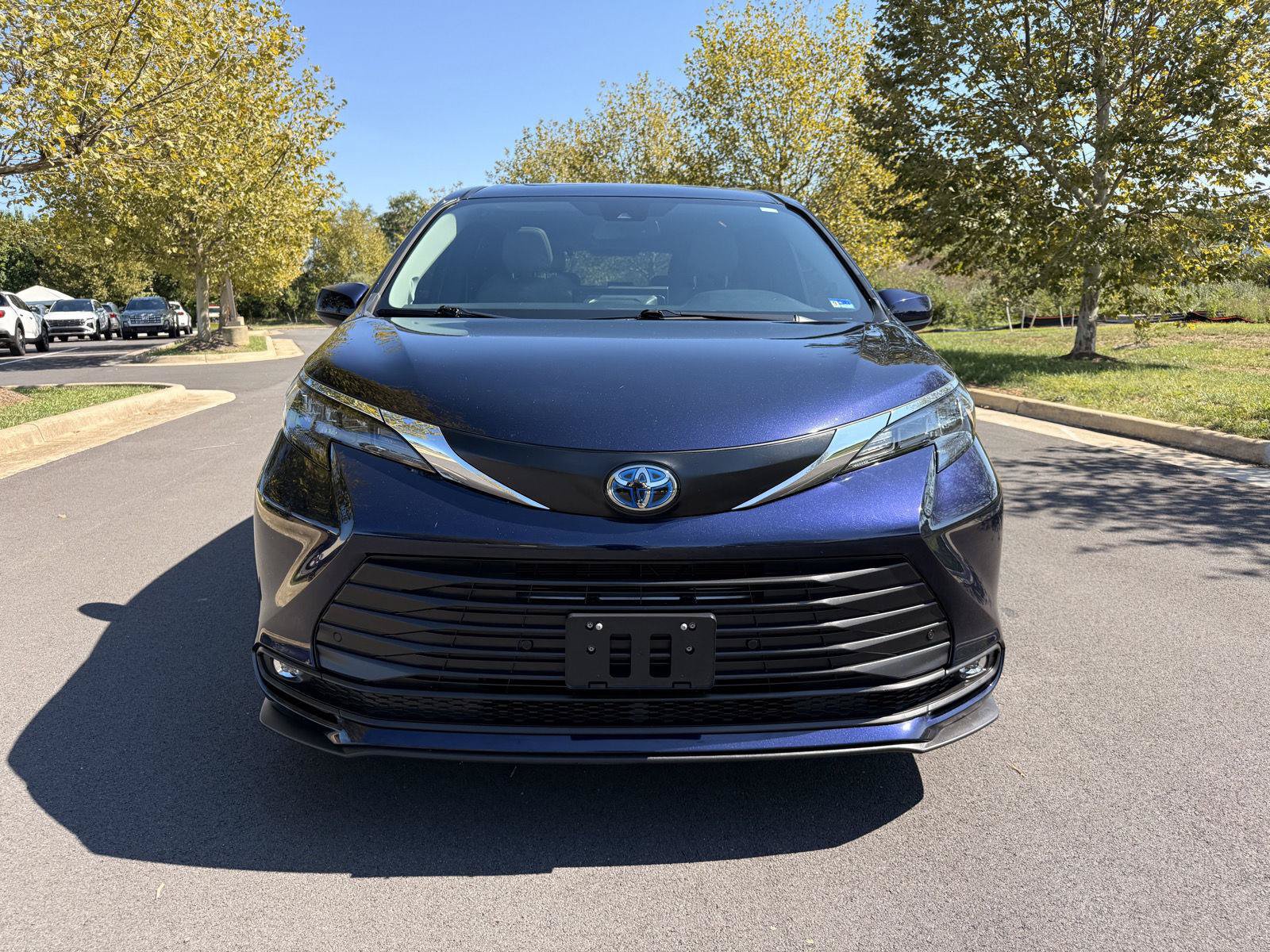 Used 2025 Toyota Sienna XLE w/ XLE Plus Package AWD/4WD image 3