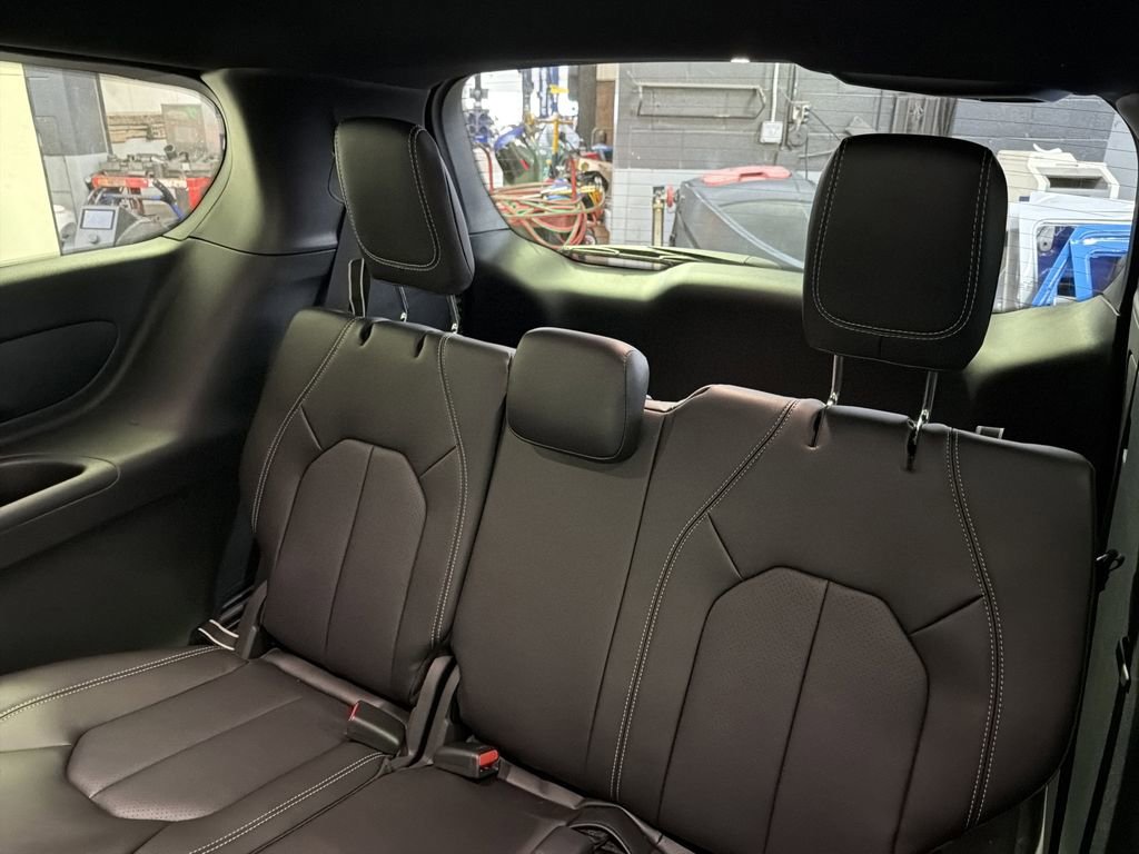 New 2026 Chrysler Pacifica Select FWD image 30
