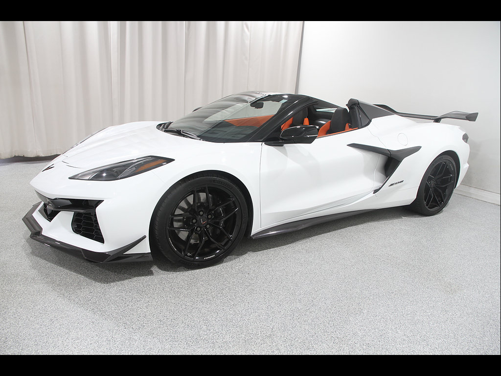 Used 2025 Chevrolet Corvette Z06 w/ Stealth Interior Trim Package RWD image 4