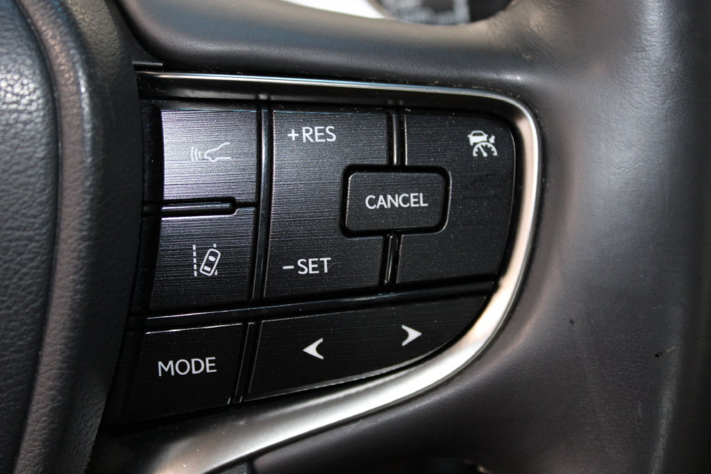 Used 2020 Lexus ES 300h w/ Accessory Package FWD image 18