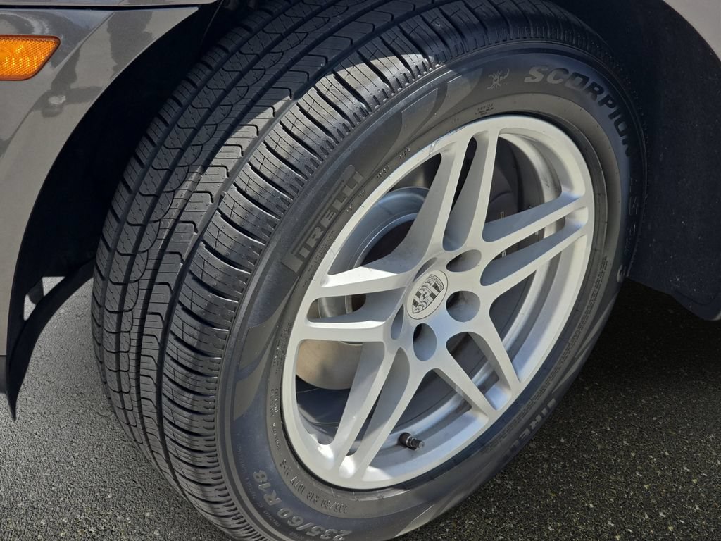 Used 2018 Porsche Macan AWD/4WD image 36