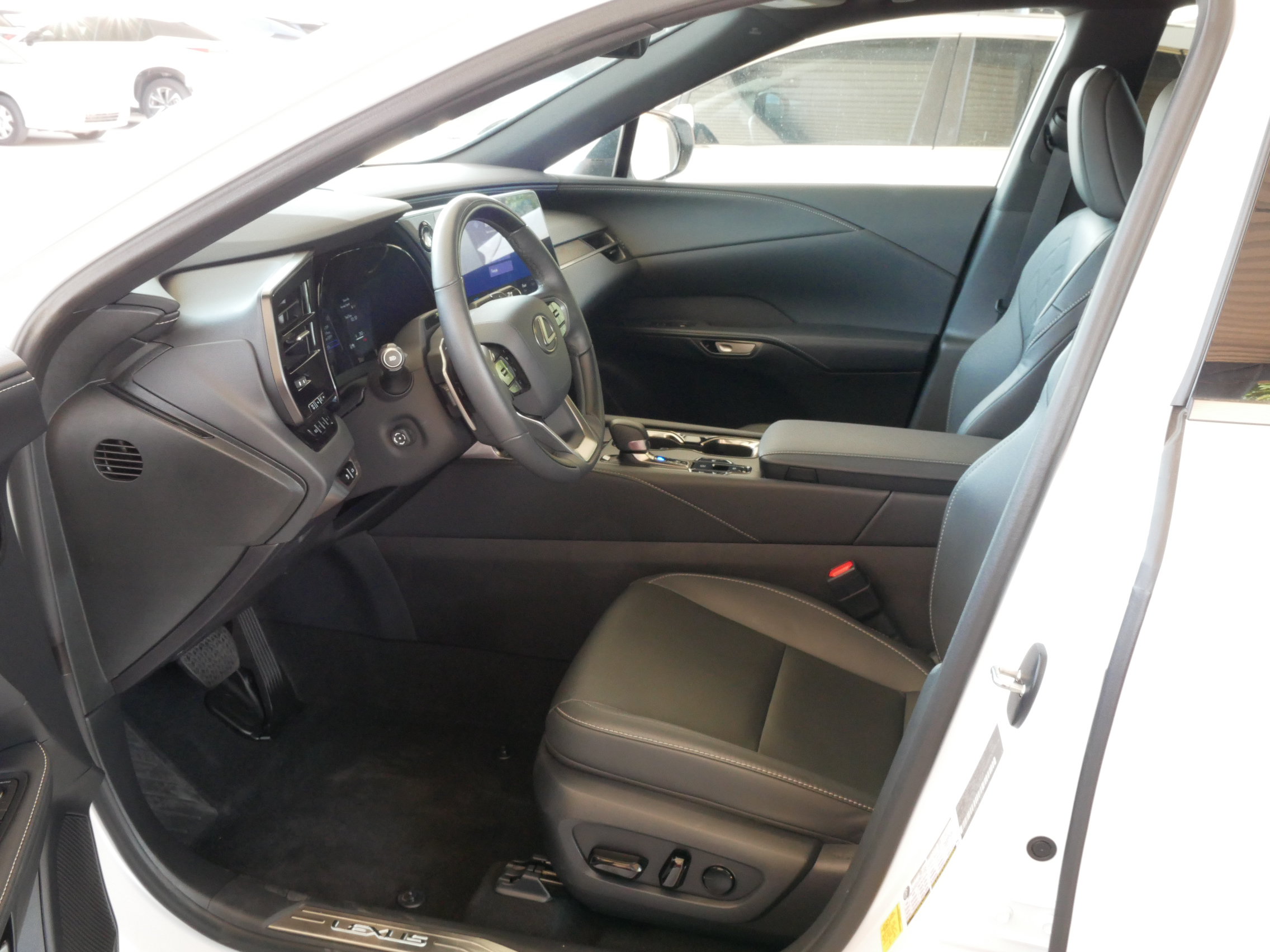 Used 2025 Lexus RX 350h AWD/4WD image 4