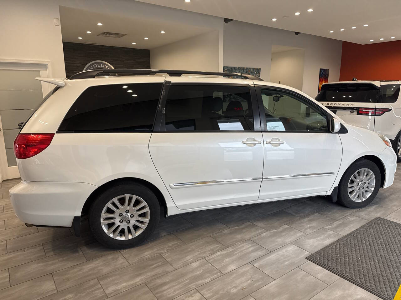 Used 2009 Toyota Sienna XLE Limited image 8