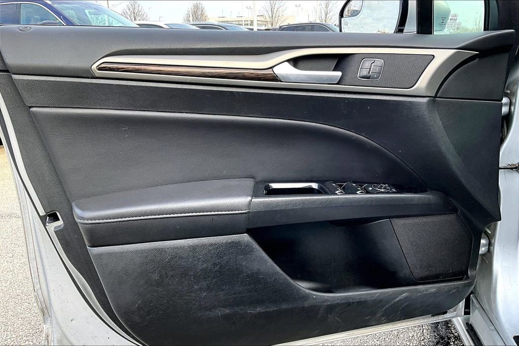 Used 2015 Ford Fusion SE w/ Equipment Group 202A image 14