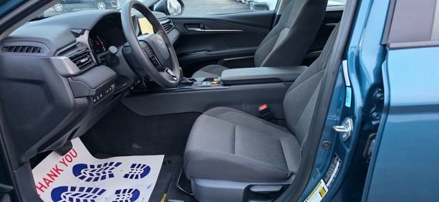 Used 2025 Toyota Camry LE image 9