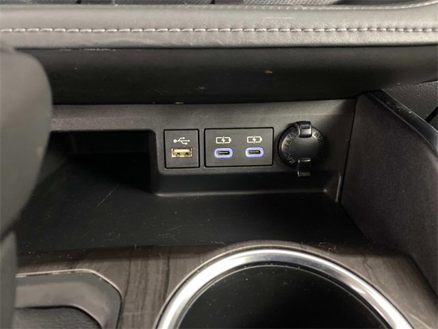 Used 2023 Toyota Highlander Limited image 25