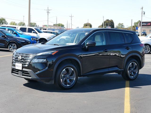 Used 2024 Nissan Rogue SV image 2
