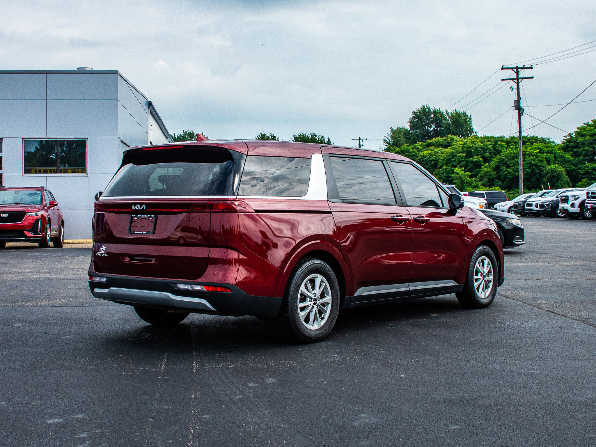 Used 2023 Kia Carnival LX FWD image 9