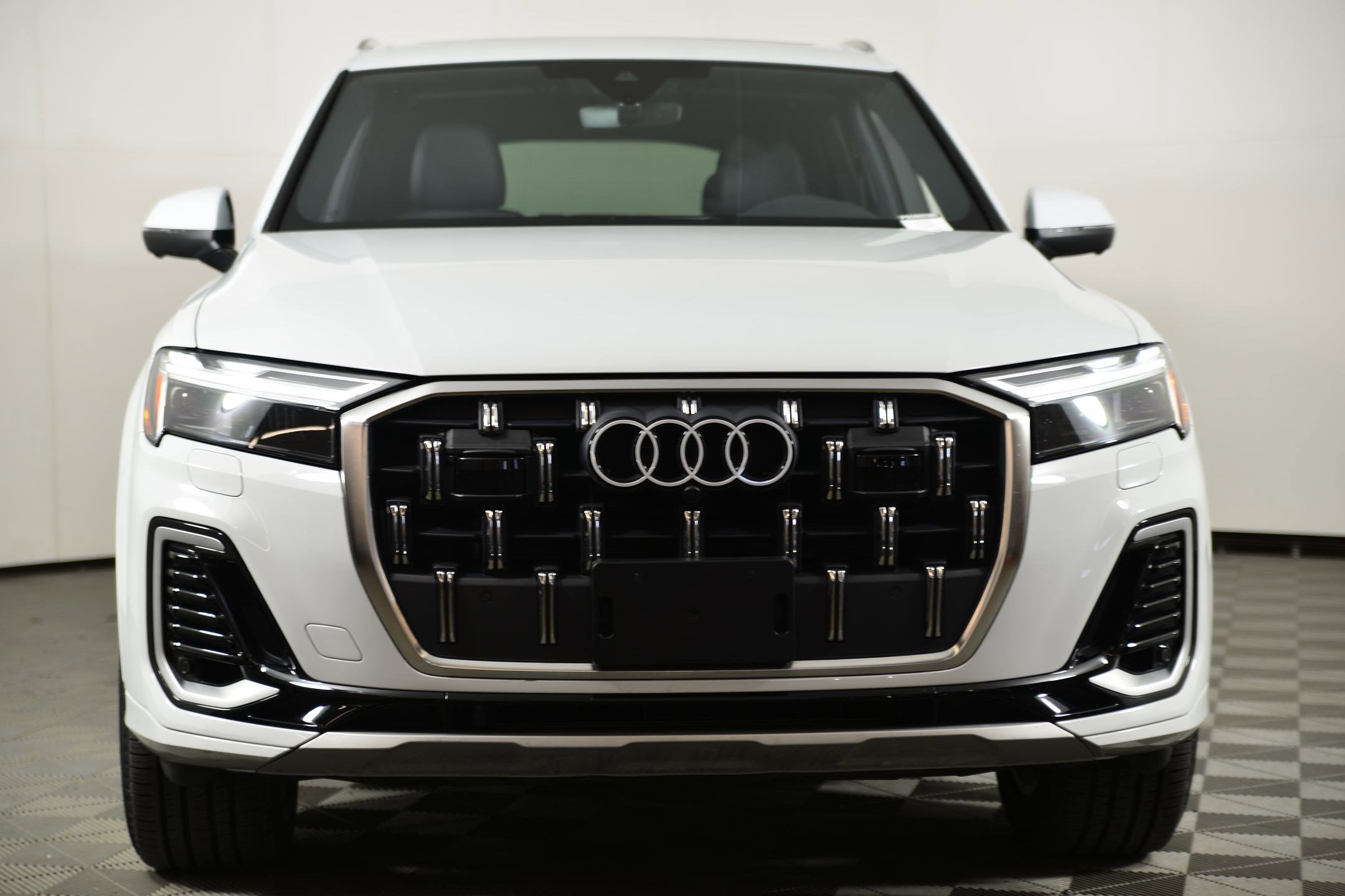 Used 2025 Audi Q7 Premium w/ Convenience Package image 5