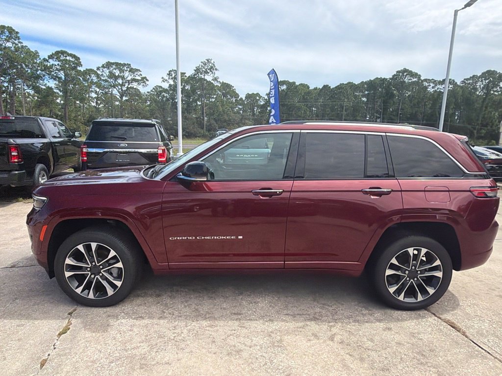 Used 2024 Jeep Grand Cherokee Overland RWD image 4