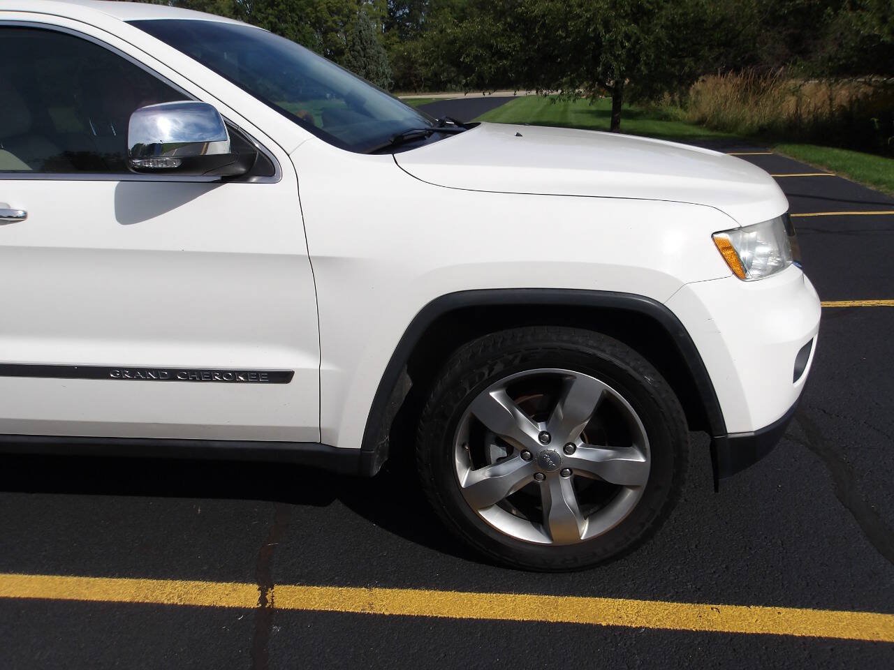 Used 2011 Jeep Grand Cherokee Overland AWD/4WD image 32