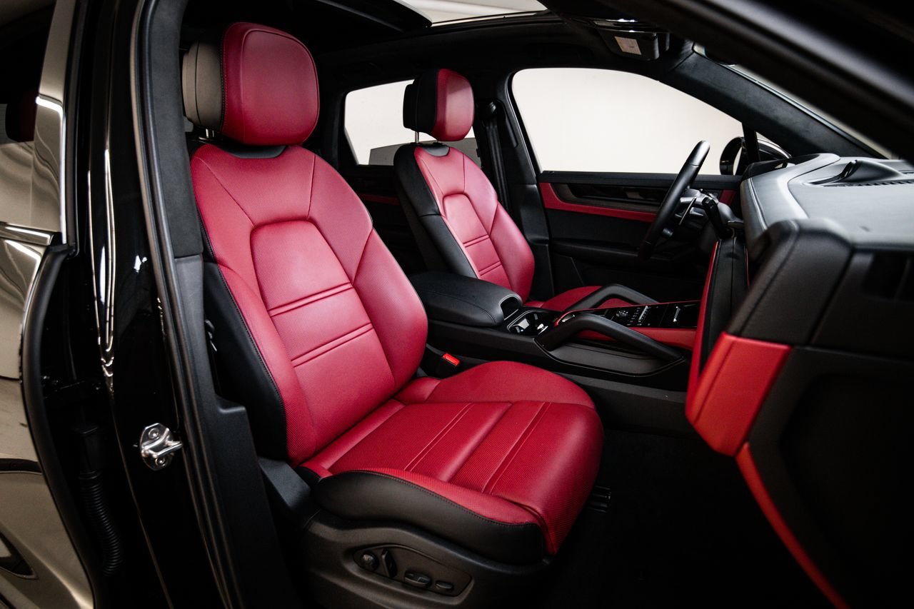 Certified 2026 Porsche Cayenne GTS AWD/4WD image 29