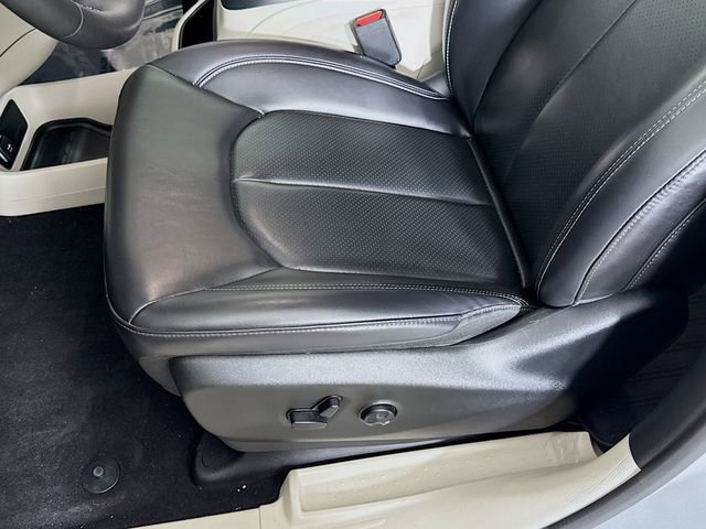 Used 2023 Chrysler Pacifica Touring-L image 18