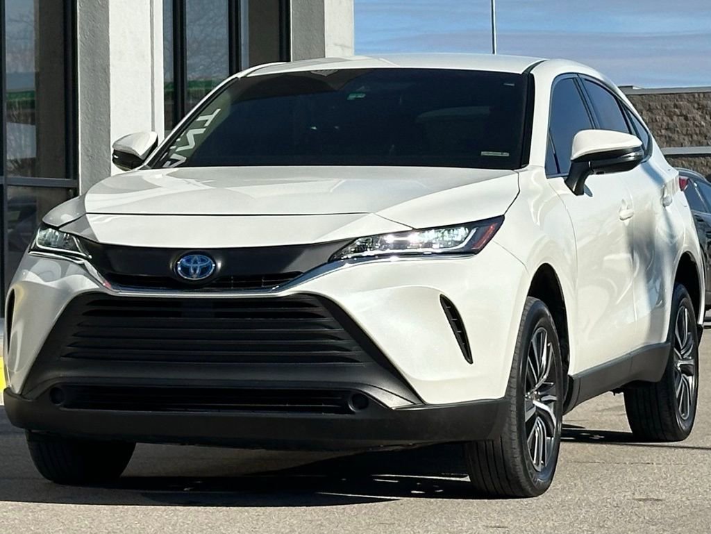 Used 2022 Toyota Venza XLE image 4