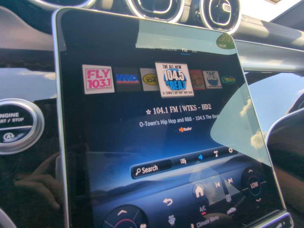 Used 2025 Mercedes-Benz GLC 300 image 6