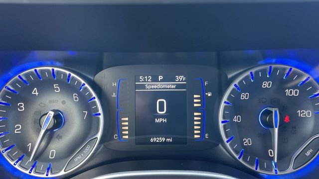 Used 2023 Chrysler Voyager LX image 15