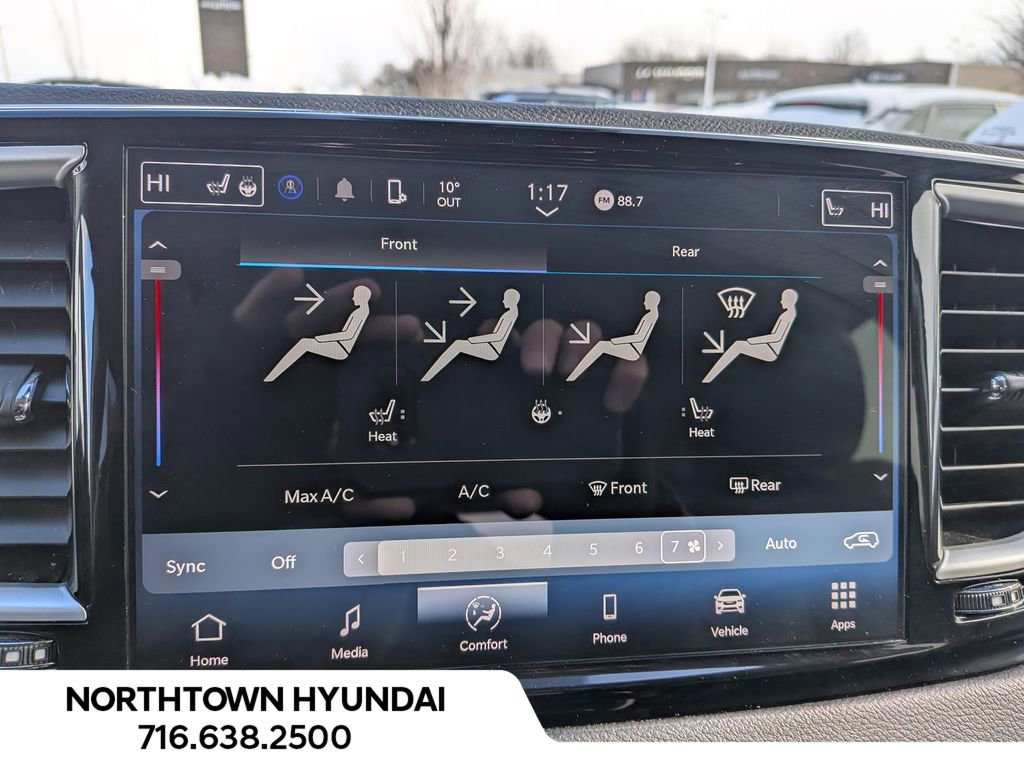 Used 2024 Chrysler Pacifica Touring-L image 22