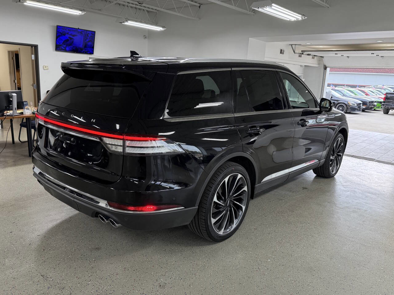 Used 2020 Lincoln Aviator Reserve w/ Equipment Group 202A image 10