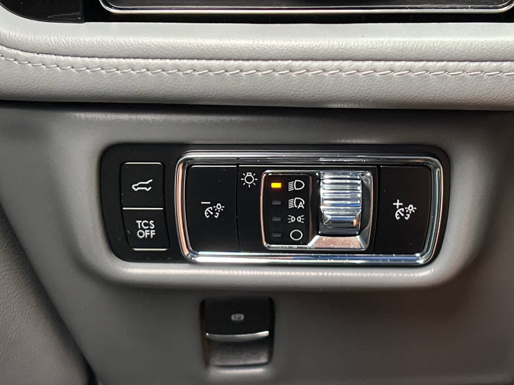 Used 2023 Lincoln Nautilus Reserve AWD/4WD image 30