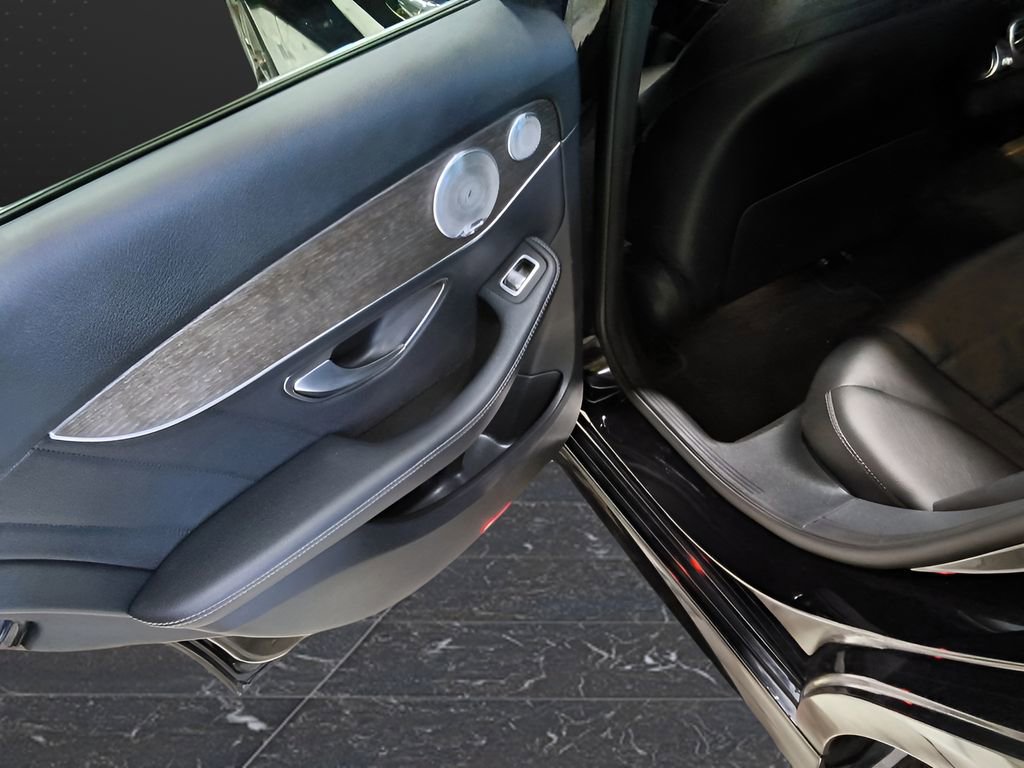 Used 2020 Mercedes-Benz C 300 4MATIC Sedan image 32