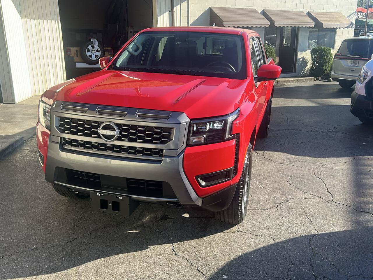 Used 2026 Nissan Frontier SV AWD/4WD image 2