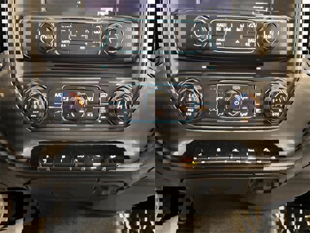 Used 2018 Chevrolet Silverado 1500 LT w/ All Star Edition image 23