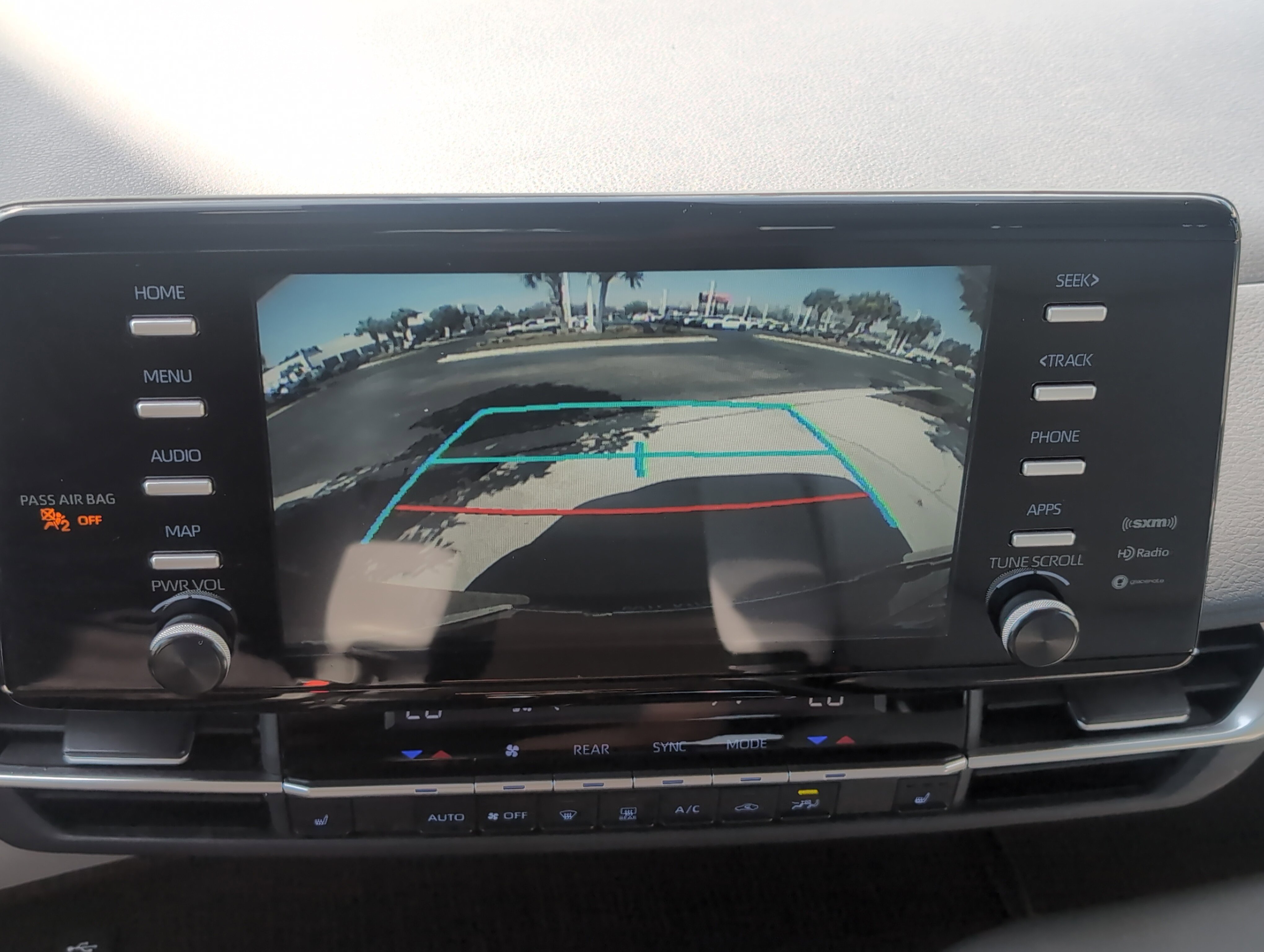 Certified 2024 Toyota Sienna XLE FWD image 25