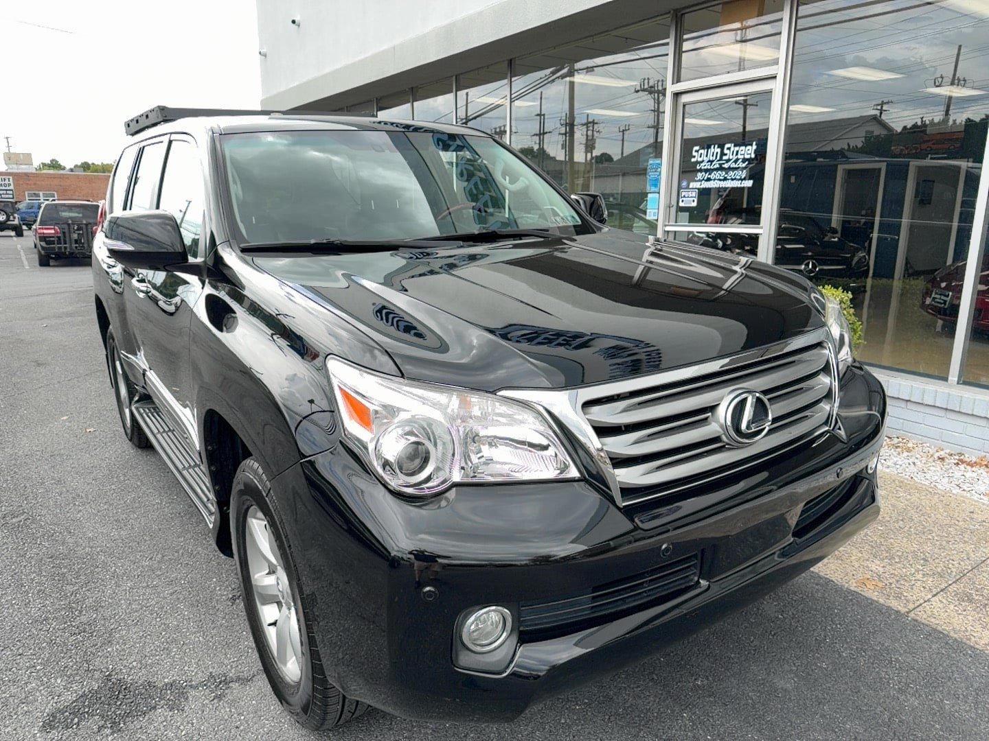 Used 2013 Lexus GX 460 AWD/4WD image 2