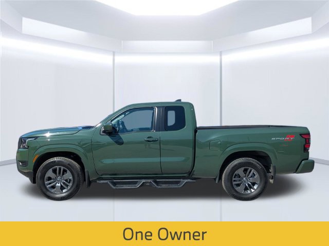 Used 2025 Nissan Frontier SV RWD image 2