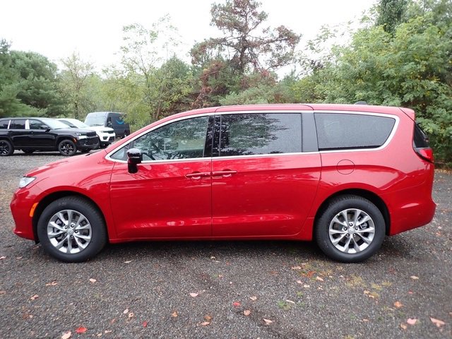 New 2026 Chrysler Pacifica Select image 2