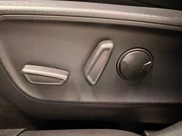 Used 2025 Ford Escape Platinum AWD/4WD image 25