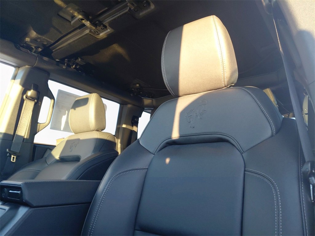 New 2025 Ford Bronco Badlands image 9