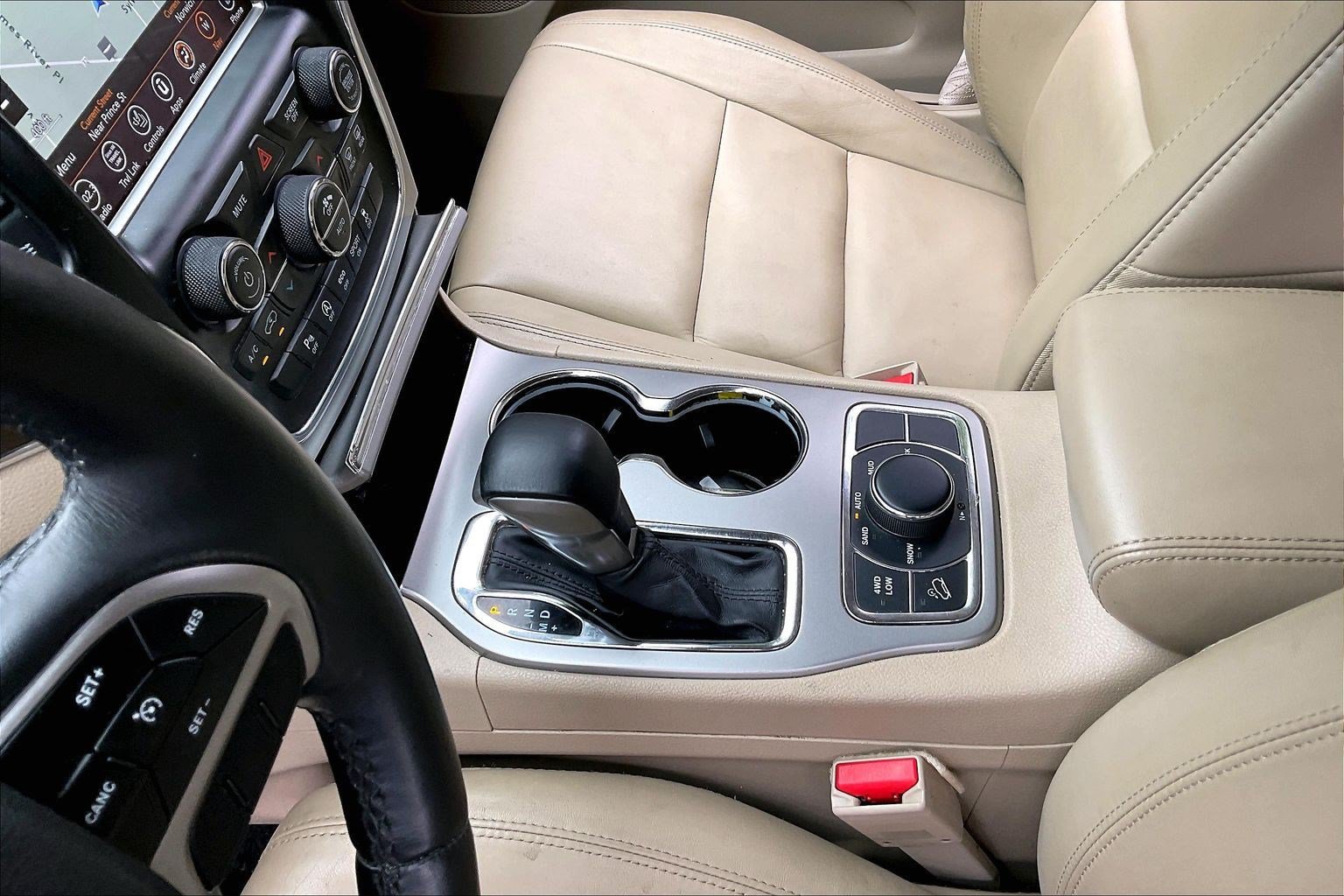 Used 2018 Jeep Grand Cherokee Limited AWD/4WD image 14
