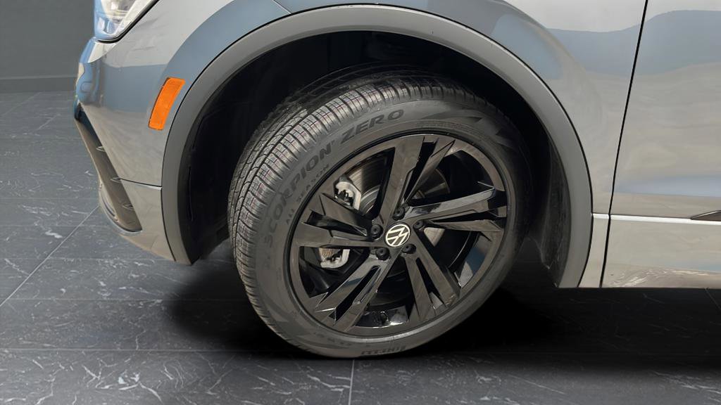 Used 2024 Volkswagen Tiguan SE R-Line FWD image 37