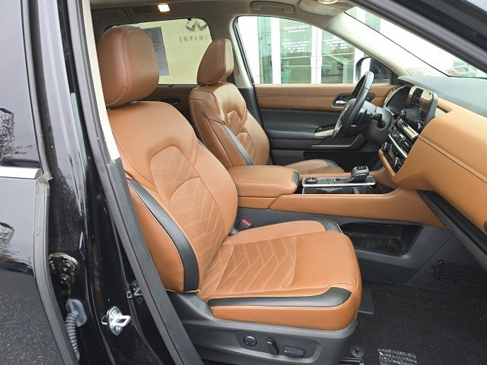 Used 2023 Nissan Pathfinder Platinum w/ Cargo Package image 19