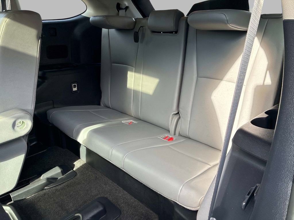 Used 2024 Toyota Highlander XLE image 15