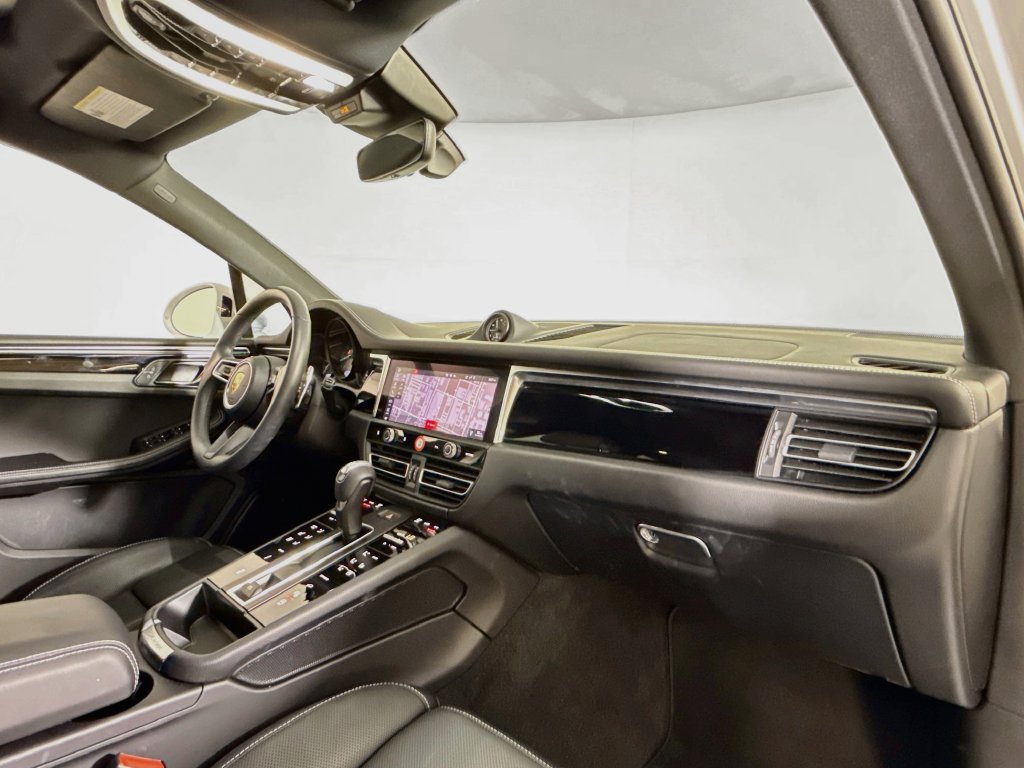 Certified 2026 Porsche Macan S AWD/4WD image 17