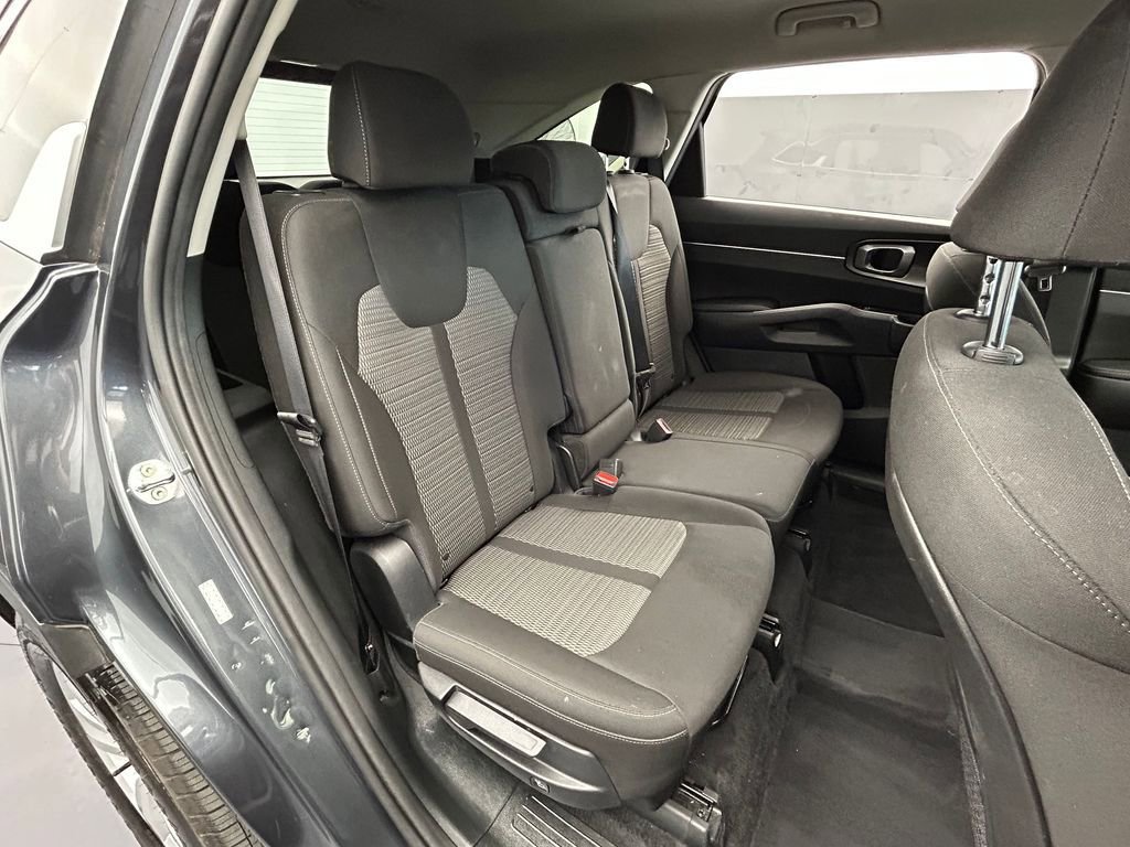 Used 2023 Kia Sorento LX FWD image 37