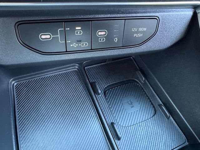 Used 2025 Kia Carnival SX w/ SX Dark Edition Package FWD image 27