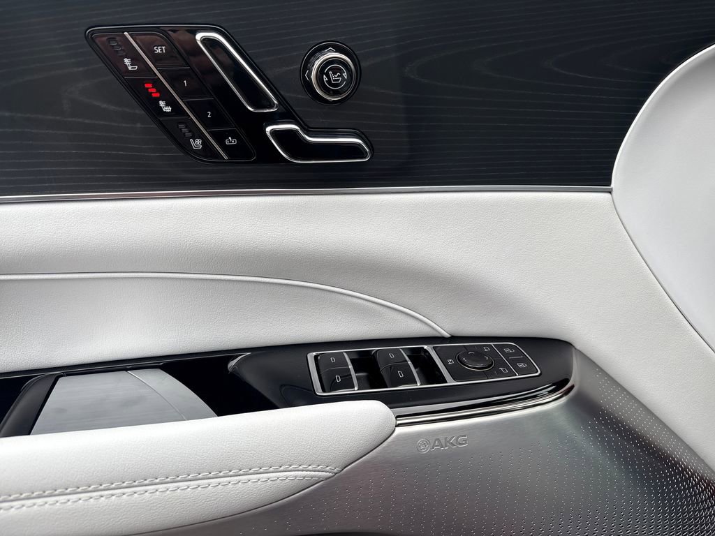 New 2025 Cadillac Lyriq Premium Luxury image 16