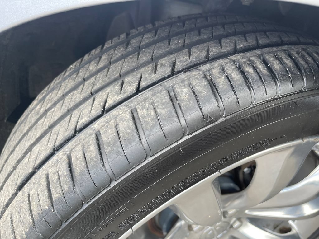 Used 2017 Chrysler 300 Limited RWD image 12