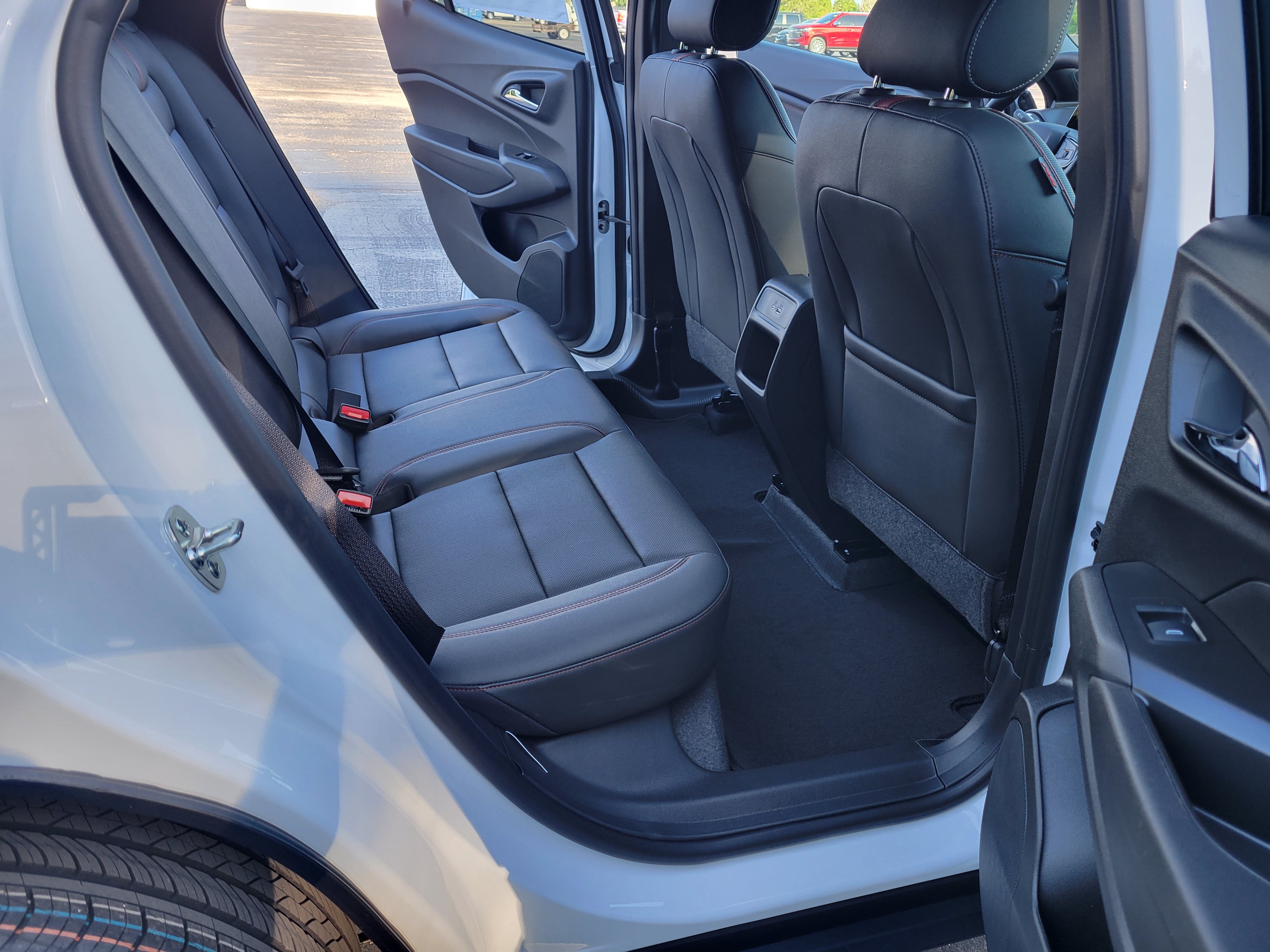 New 2026 Chevrolet Trax RS w/ Sunroof Package FWD image 28