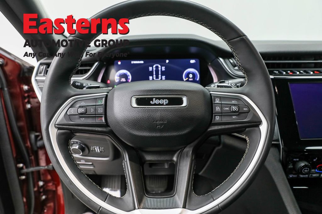 Used 2023 Jeep Grand Cherokee L Laredo image 10